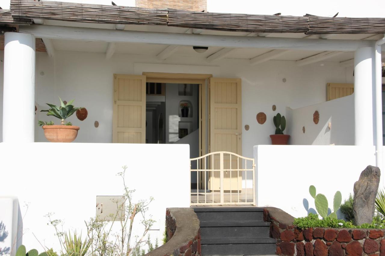 Villa Ginestra Sulla Spiaggia Di סטרומבולי מראה חיצוני תמונה