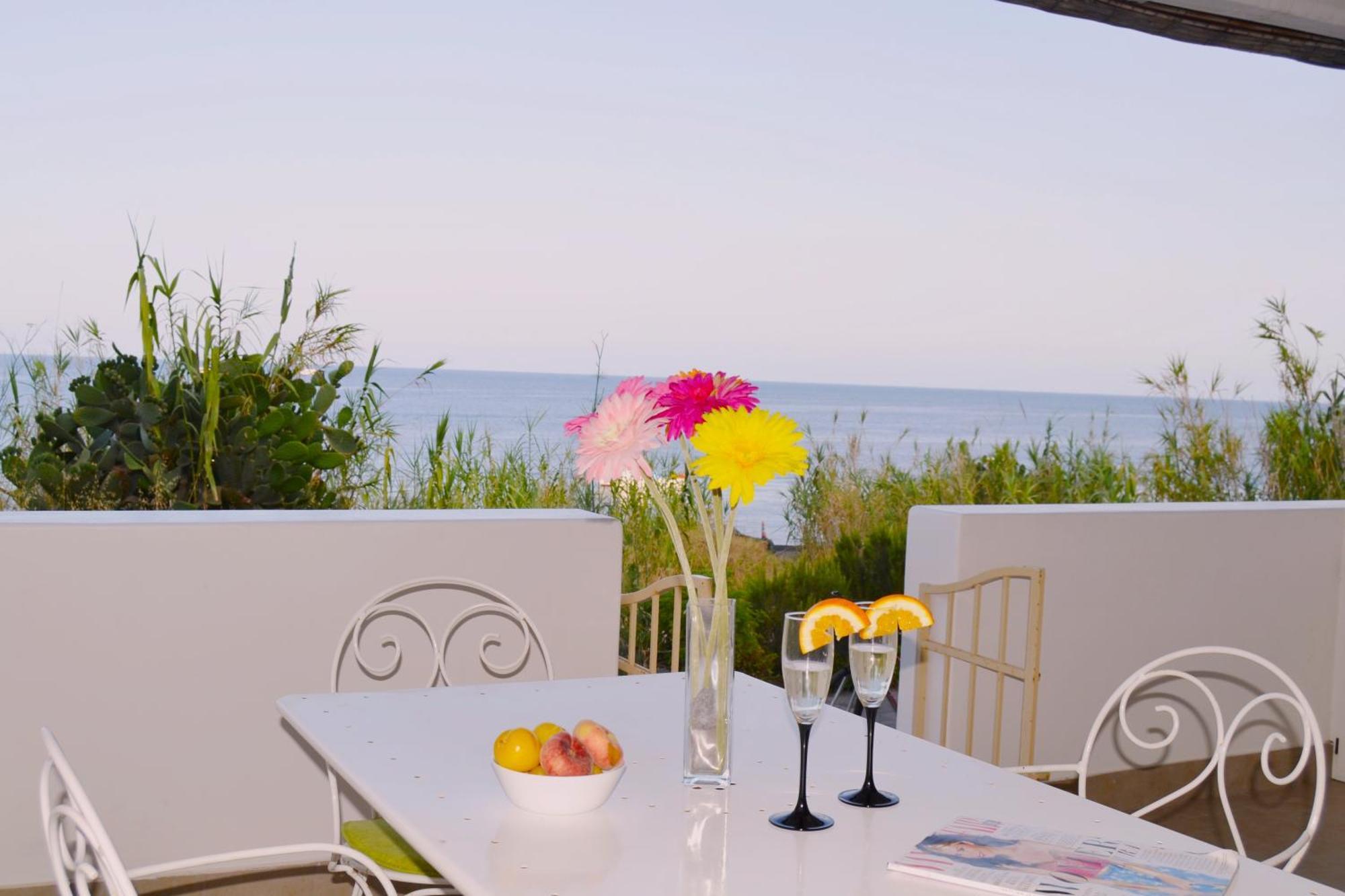 Villa Ginestra Sulla Spiaggia Di סטרומבולי מראה חיצוני תמונה
