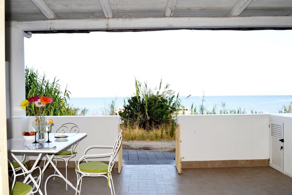 Villa Ginestra Sulla Spiaggia Di סטרומבולי מראה חיצוני תמונה